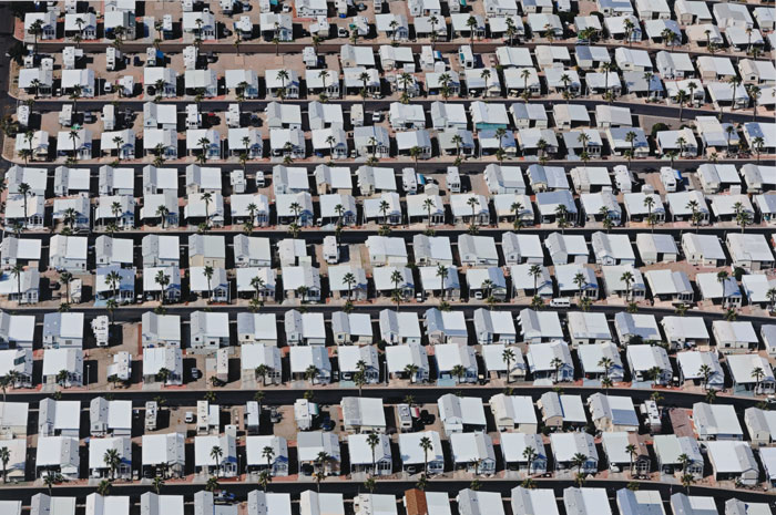 ALEX MACLEAN. Manufactured Housing Surprise, 2005. N Edicin 2/15. 75,7 x 101,5 cm. Fotografa en color