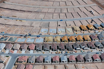 ALEX MACLEAN. Housing Development in Different Steps, 2005. N Edicin 4/15. 75,7 x 101,5 cm. Fotografa en color